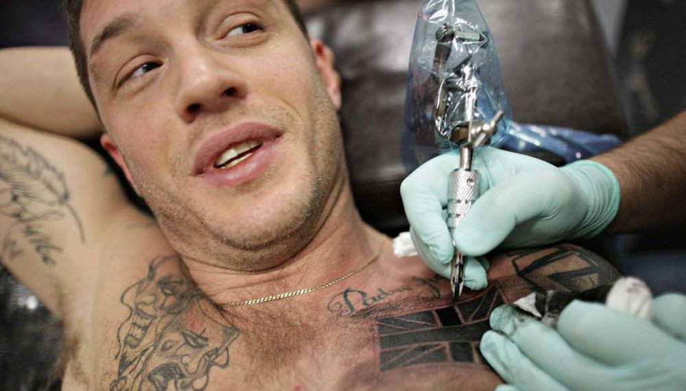 Tom Hardy se tatuó por perder una apuesta con Leonardo DiCaprio