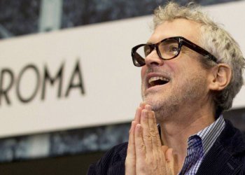 A Cuarón le parece ridículo que exhiban Roma con subtítulos en español