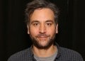 Josh Radnor acompañará a Al Pacino en la serie de Jordan Peele