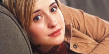 La actriz de “Smallville” Allison Mack se declaró culpable por el caso de la secta Nxivm