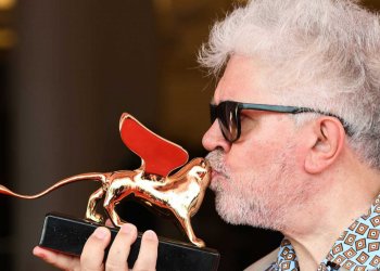 Pedro Almodóvar recibió en Venecia el León de Oro por su trayectoria