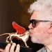 Pedro Almodóvar recibió en Venecia el León de Oro por su trayectoria