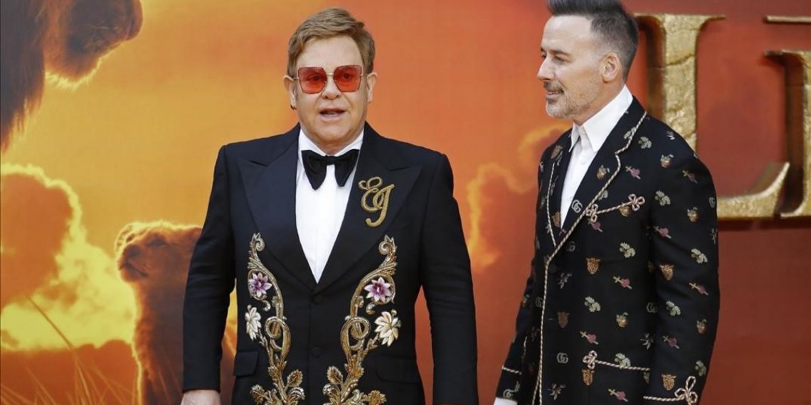 Elton John dijo que “arruinaron” la música de “El rey león”