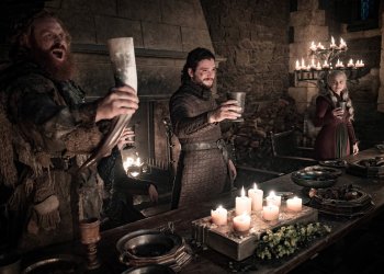 Emilia Clarke reveló de quién era el café que se vio en “Game of thrones”
