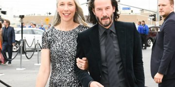 Keanu Reeves confirma romance con la artista Alexandra Grant