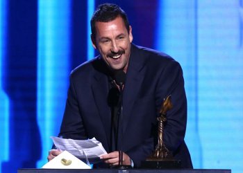 Épico discurso de Adam Sandler en los Spirit Awards