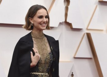 Natalie Portman se vistió con los nombres de las directoras no nominadas
