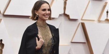 Natalie Portman se vistió con los nombres de las directoras no nominadas