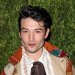 Se viraliza video del actor Ezra Miller en un supuesto ataque a un fan