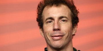 Esteban Bigliardi sobre ‘Manual de Supervivencia’: “Al igual que el protagonista, dejé la abogacía para dedicarme a la  actuación”