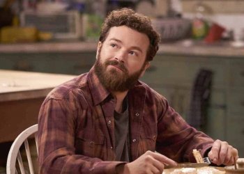 Un actor de That 70s Show fue arrestado por tres cargos de violación