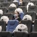 ¡A un oso de distancia! Así preparan la reapertura de los cines en China