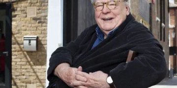 A sus 76 años, murió Alan Parker, director de “El expreso de medianoche”, “Evita” y más