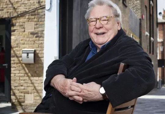 A sus 76 años, murió Alan Parker, director de “El expreso de medianoche”, “Evita” y más
