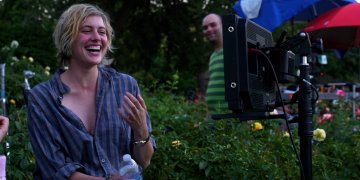 Las tiernas cartas de Greta Gerwig a distintos artistas para incluir sus canciones en Lady Bird