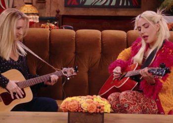 Friends: Lady Gaga interpretó “Smelly Cat” junto a Lisa Kudrow