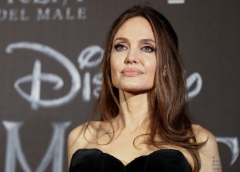 ¿Es su novio?: Angelina Jolie está muy cerca de una celebridad