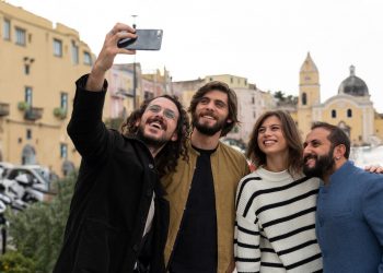 Generación 56k, la serie italiana de Netflix que te llevará de vuelta a los 90