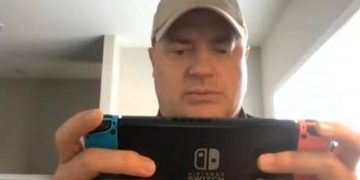 Brendan Fraser no notó que estaba en vivo mientras jugaba con su Switch