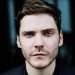 Hablamos con Daniel Brühl por el estreno de “Nebenan”