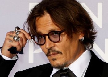 ¿Remonta la carrera de Johnny Depp? El actor recibió un premio