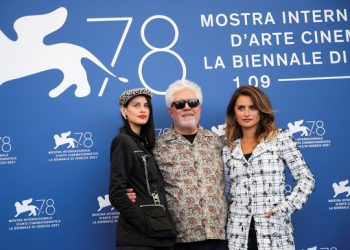Madres Paralelas y Spencer, las películas más aclamadas en Venecia