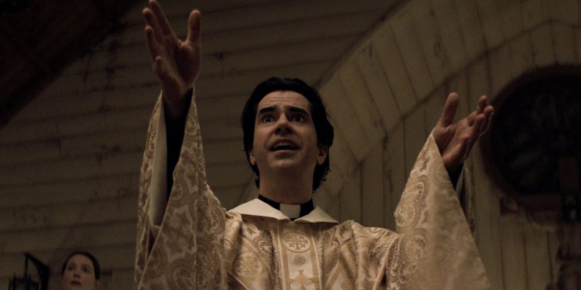 Misa de medianoche: la serie de terror de Netflix que tenés que ver