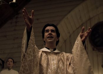 Misa de medianoche: la serie de terror de Netflix que tenés que ver