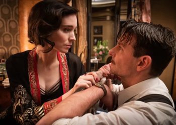 Vuelve Guillermo Del Toro con este impactante trailer de “Nightmare Alley”