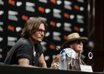 Interrumpieron a Johnny Depp con un audio de Amber Heard