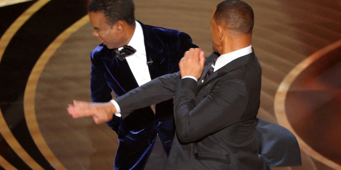 El momento más incómodo de la noche: la piña entre Will Smith y Chris Rock