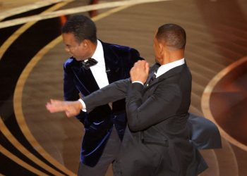 El momento más incómodo de la noche: la piña entre Will Smith y Chris Rock