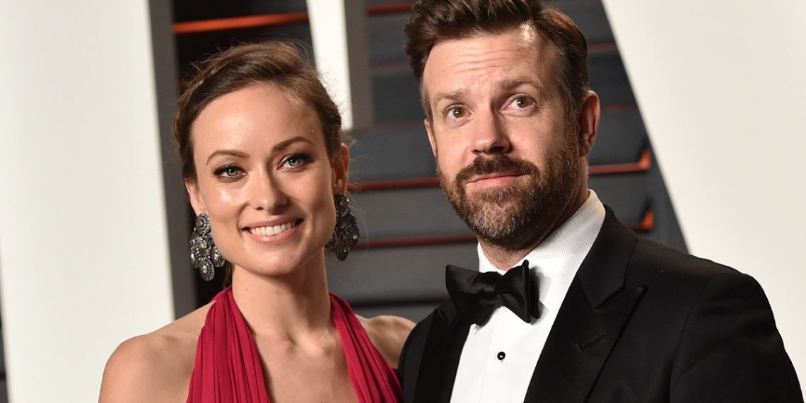 Olivia Wilde recibió los documentos legales de Sudeikis en la presentación de su película