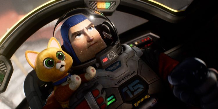 Por esta razón prohibieron “Lightyear” en varios países