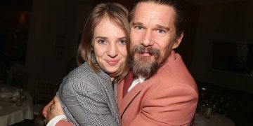 El gracioso mensaje de Maya Hawke a su papá por el Día del Padre