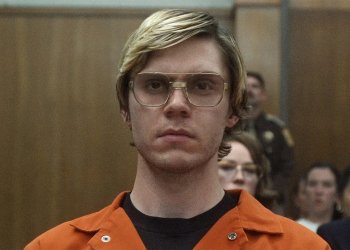 Prohíben vestirse como Jeffrey Dahmer en Halloween, ¡Mirá las medidas de las tiendas!