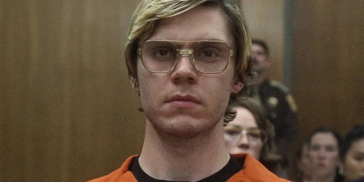Prohíben vestirse como Jeffrey Dahmer en Halloween, ¡Mirá las medidas de las tiendas!
