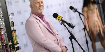 El creador de Dahmer le respondió al padre de Jeffrey y los familiares de las víctimas