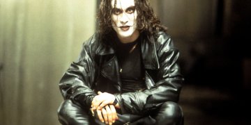 El director de The Crow se mostró en contra del reboot: “Que siga siendo la película de Brandon”