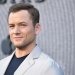 La miniserie de asesinos en serie que protagoniza Taron Egerton y tenés que mirar