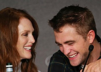 Robert Pattinson confesó que sintió vergüenza en una escena con Julianne Moore