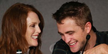 Robert Pattinson confesó que sintió vergüenza en una escena con Julianne Moore