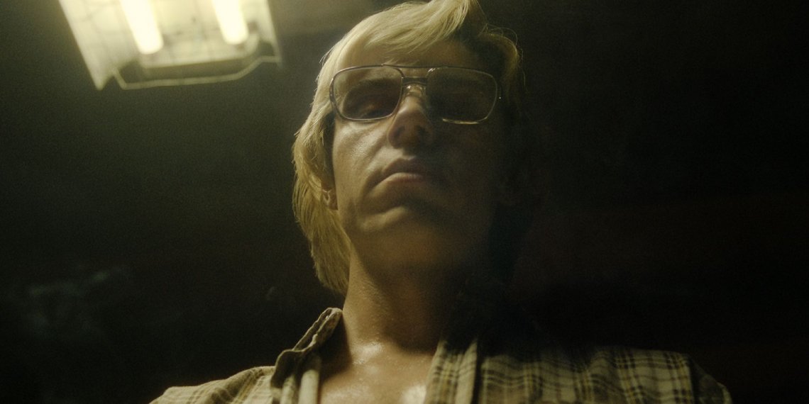 Evan Peters dijo como superó la “oscuridad” de Dahmer