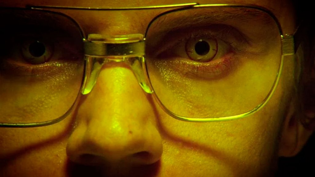 El motivo por el cual Jeffrey Dahmer usaba los lentes amarillos