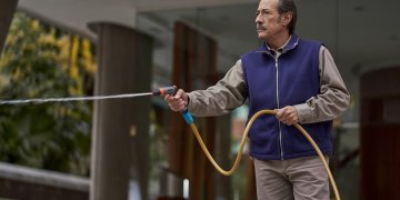 La dura queja de los encargados de edificio contra la serie de Francella