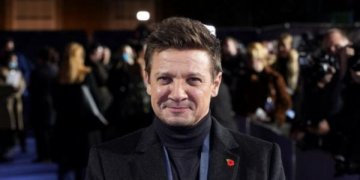 Jeremy Renner compartió un video desde la clínica junto a su hermana y su madre