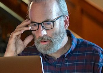 Se presentó el primer tráiler de Lucky Hank, lo nuevo de Bob Odenkirk