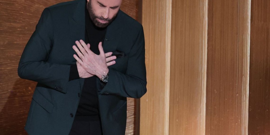 Oscars 2023: John Travolta se emocionó al presentar el 'In Memoriam'