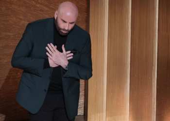Oscars 2023: John Travolta se emocionó al presentar el 'In Memoriam'