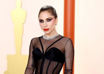 El gesto de Lady Gaga con un fotógrafo que se cayó en los Premios Oscar